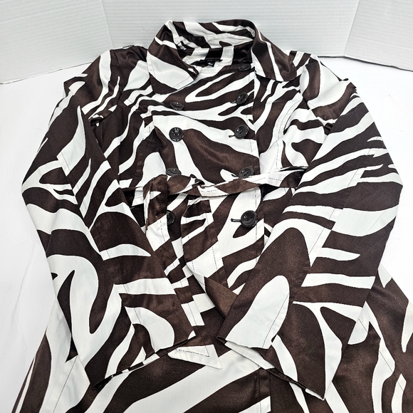 Zebra Print Double-Breasted Trench Coat - Picture 11 of 15